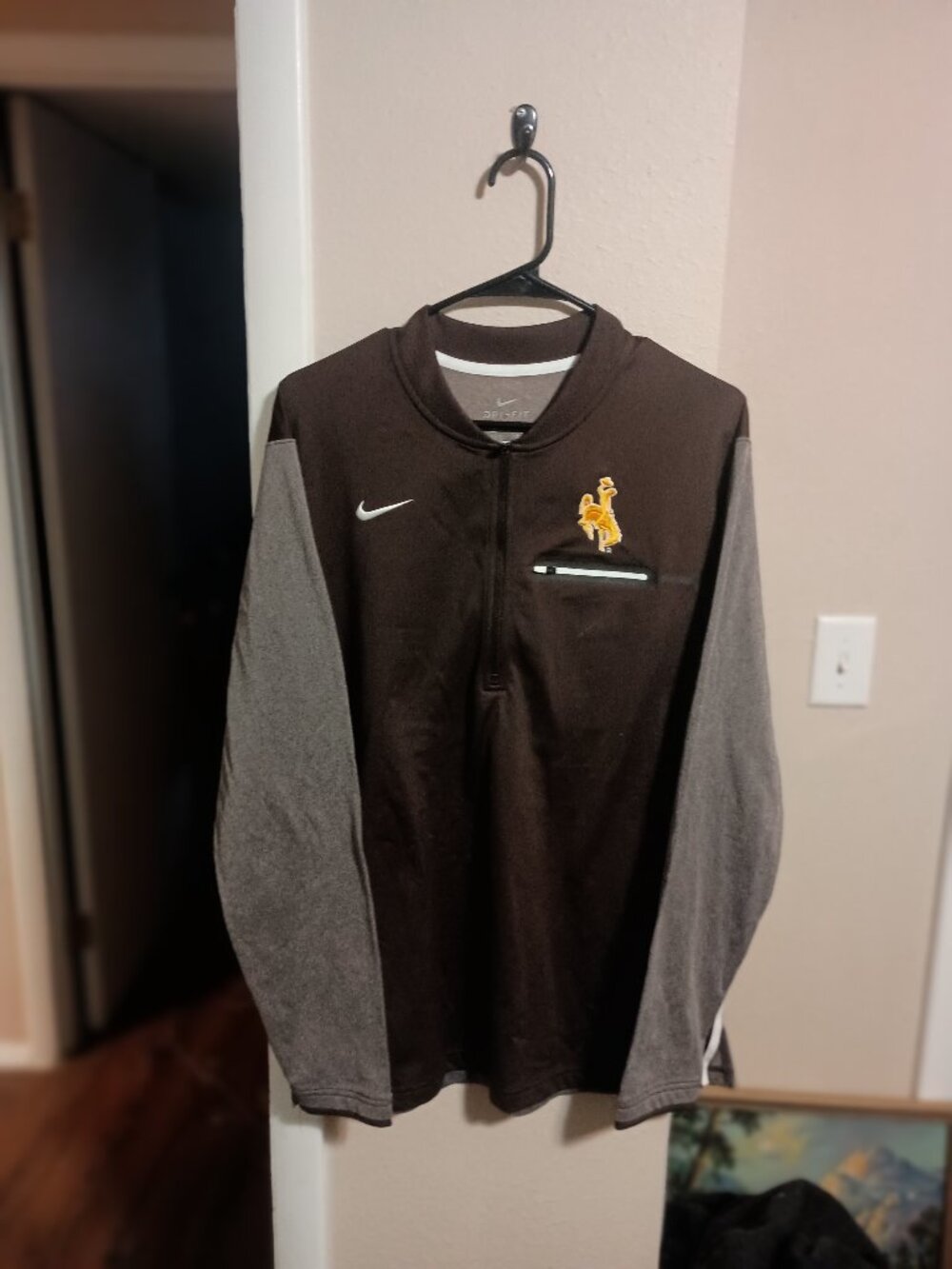 Wyoming Cowboys Nike Dri-Fit Long Sleeve 1/4 Zip Pullover Size Large Brown